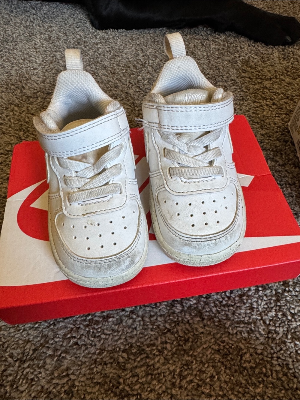 Nike White Kids Sneakers with Hook-and-Loop Strap